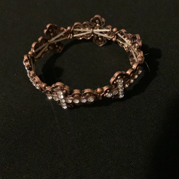 ❤️❤️❤️NWT Elegant and simple Gold and Silver Cross Bracelet!! ❤️❤️❤️ - Picture 4 of 11